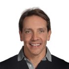 No es la primera vez que el músico critica una producción de Menudo.