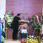El hermano de la víctima llegó al velorio, que se realizó en una funeraria del sur de la capital, donde recordó su infancia.