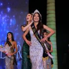 Cristina Hidalgo corona a la nueva Miss Ecuador, Leyla Espinoza.