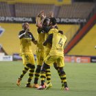 Barcelona festejando el primer lugar en la LigaPro.