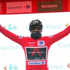 Richard Carapaz afirmó que le motiva portar el maillot rojo como líder de la Vuelta a España.