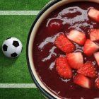 Nos vamos de harta colada morada y fútbol.