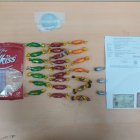 Dosis de cocaína y heroína en envolturas de caramelos, fueron incautadas por la Policía.