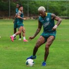 Michael Arroyo estará en el ataque amarillo.