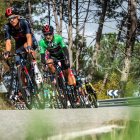 Richard Carapaz apostará todo por el maillot rojo en los ascensos de las últimas etapas.