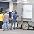 Familiares de la víctima llegaron al sitio y constataron el crimen.