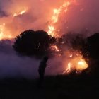 Los comuneros hicieron vigilia las 24 horas, hasta terminar con el incendio.