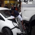 El herido quedó entre los dos vehículos, sus piernas fueron las más afectadas
