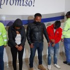 Tres ecuatorianos, dos hombres y una mujer, fueron detenidos luego del asalto.