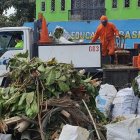Los moradores sacaron desechos de dentro de sus viviendas y limpiaron los exteriores.