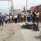 Los pillos dejaron abandonada una moto a poca distancia de donde ocurrió la balacera.