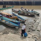 El sitio es concurrido por ciudadanos quienes buscan zarpar hacia la isla Puná y sus recintos aledaños.