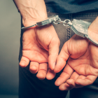 Uno de los detenidos salió ileso del choque y fue llevado a prisión.