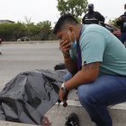 El nieto de la víctima levantó el plástico que cubría el cadáver para constatar que se trataba de su ser querido.