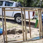 Una organización le donó una cama a la joven con discapacidad.