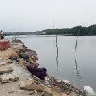 El fallecido estaba envuelto en sábanas y la cabeza metida en una funda negra.