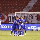 El Bombillo se recuperó de la expulsión de Carabalí y el gol en contra que sufrió antes del descanso y sumó en la altura.