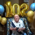 Noé Pico se vistió de corto para celebrar su cumpleaños número 102, viendo jugar a su querido Emelec.