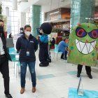 Las autoridades municipales recorrieron los pasillos y dieron recomendaciones a la gente para evitar el contagio de coronavirus.