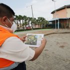 Eduardo Quimís muestra el terreno donde se tendría que construir una UPC.

FECHA :27/11/2020 

Agencia (ag-extra)