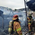 Se desconocen las causas que originaron las llamas en uno de los inmuebles y que contaminó a dos más.