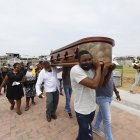 Entre alabanzas y vallenato despidieron a José Alfonso Branda Quiñónez. Su última morada fue el cementerio municipal del suburbio de Guayaquil.