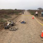 La esposa lo encontró muerto en medio camino.