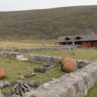 Así serían los sitios de descanso de nuestros antepasados. El ambiente destinado a la cocina contaba con pondos y fogón.