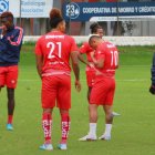 José Villafuerte (d), gloria de El Nacional, dirigió el último entrenamiento de los militares previo al duelo ante Aucas.