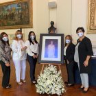 Integrantes del Cepam junto a Petita y su familia, luego de las disculpas del Estado.