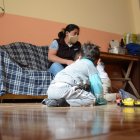 El niño ha recuperado un poco su movilidad con las terapias físicas diarias, pero necesita insumos médicos debido a su delicada salud.