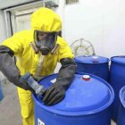 Las sustancias químicas peligrosas hay que saber manejarlas porque pueden causarte daño a tí y al ecosistema.