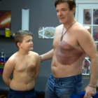 El padre en solidaridad, se sometió al arduo trabajo que le salió gratis.