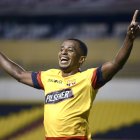 Nixon Molina se mandó un gol ante Mushuc Runa y fue el inicio de la goleada ante el Ponchito.