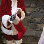 El hombre vestido de Santa extorsionó a la madre de dos niños.