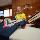 El padre Francisco Nieto en la capilla donde bautizó a los hijos del Chucho Benítez.