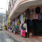 En diferentes almacenes tienen descuentos para atraer clientela que ha disminuido en estos meses.