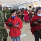 Ambos fueron homenajeados por ser dignos representantes de las comunidades indígenas.