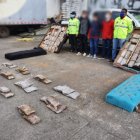 La hierba decomisada a los sospechosos