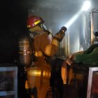 Los uniformados se demoraron una media hora en controlar las llamas.