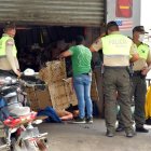 El hombre quedó tendido al pie del negocio al que acudió la mañana de ayer.