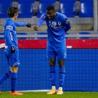 Los jugadores tendrán que mantener la distancia en las celebraciones de los goles.