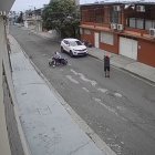 El vehículo baleado pertenece a uno de los dueños del comercio de insumos médicos.