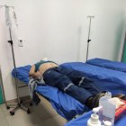 En una casa de salud le curaron las heridas causadas por los impactos.