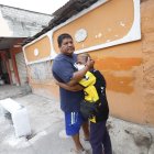 onsternados, así están Leonardo Farías, hermano, y Domitila Morán, tía del fallecido.