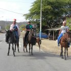 A caballo, con sus coronas y capas, arribaron los personajes de Oriente.
