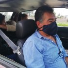 El hijo mayor de la víctima, un niño de dos años, quedó a cargo del abuelo paterno (derecha)