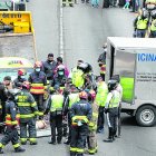 Una mujer perdió la vida en el choque de un vehículo amarillo y otro beige.