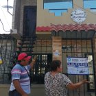 La Policía Nacional resguardó el operativo para la colocación de sellos.