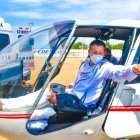 Geovanny Tomalá regresó en un helicóptero, que aterrizó en una cancha de fútbol de su pueblo natal.